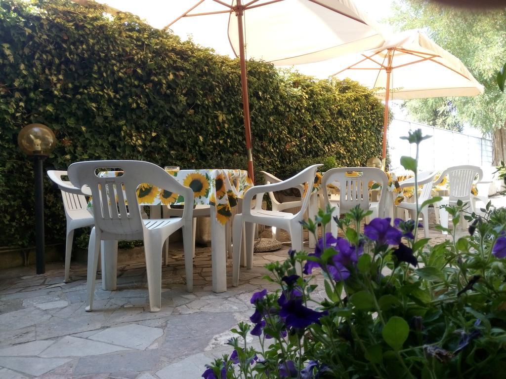 גרוסטו Hotel Lea מראה חיצוני תמונה