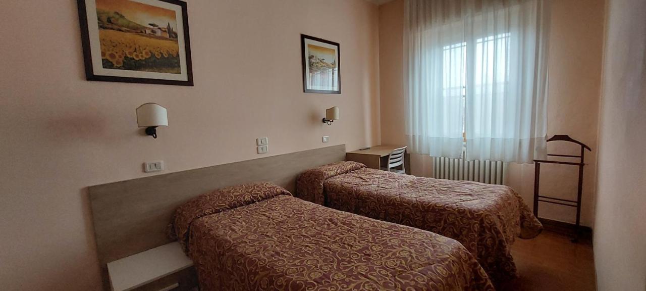 גרוסטו Hotel Lea מראה חיצוני תמונה