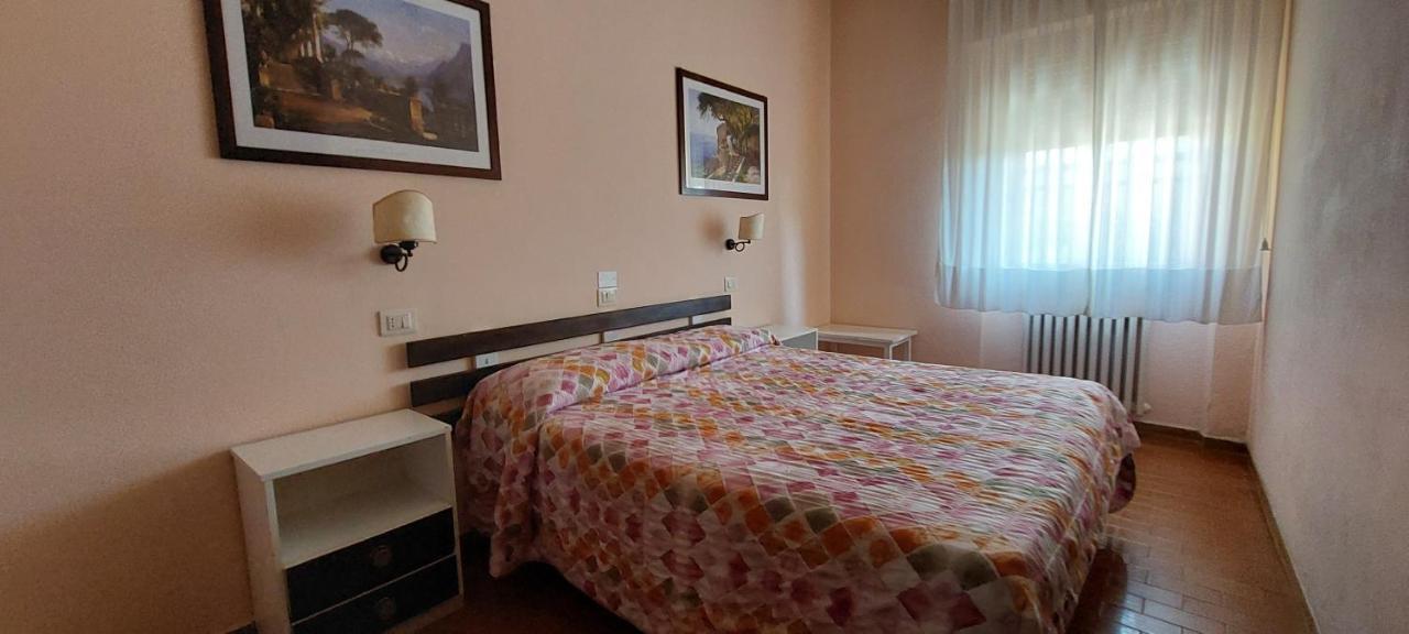 גרוסטו Hotel Lea מראה חיצוני תמונה