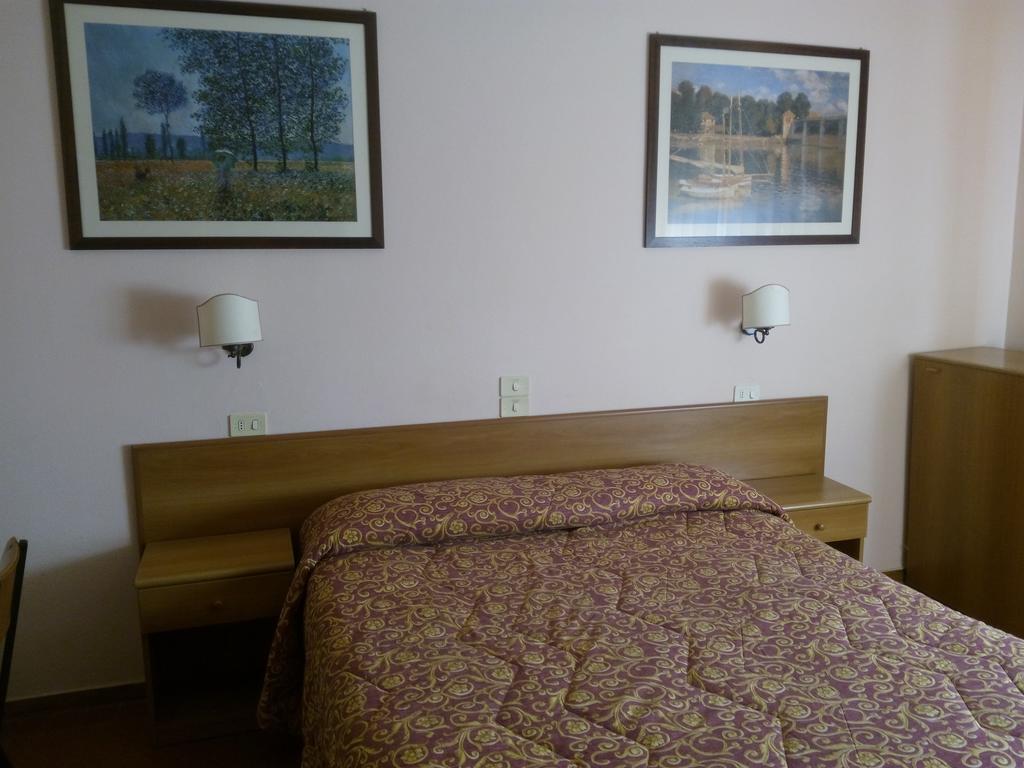 גרוסטו Hotel Lea חדר תמונה