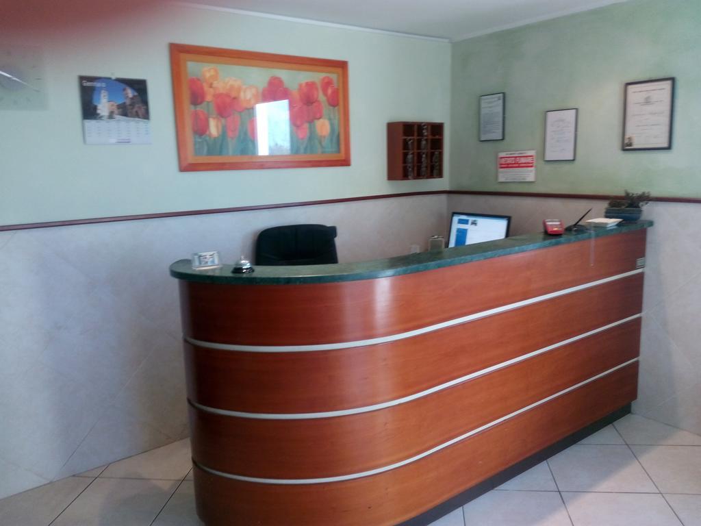 גרוסטו Hotel Lea מראה חיצוני תמונה